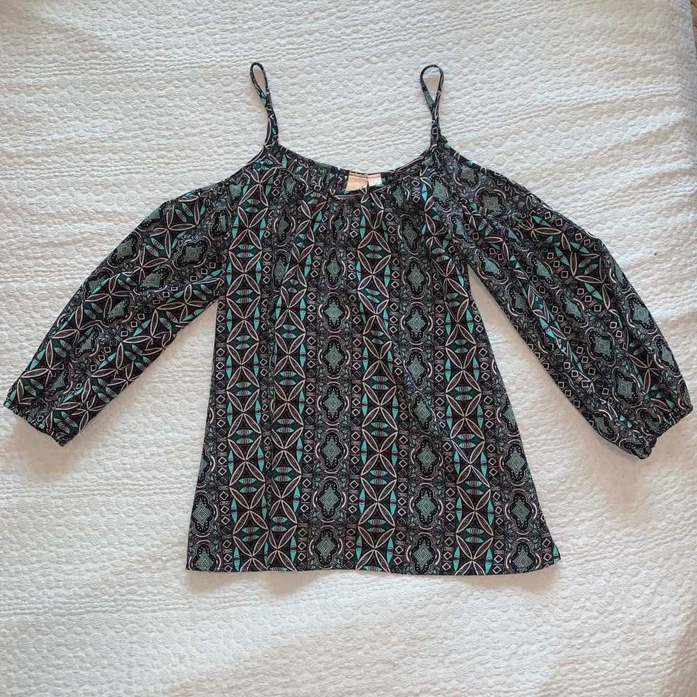 Francesca’s Off the Shoulder Patterned Shirt